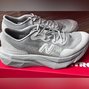New Balance Men Size 9.5 Woman Size 11
